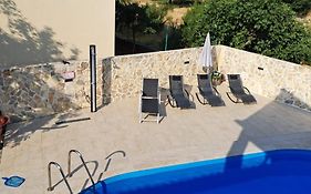 Iva Apartman Sa Bazenom