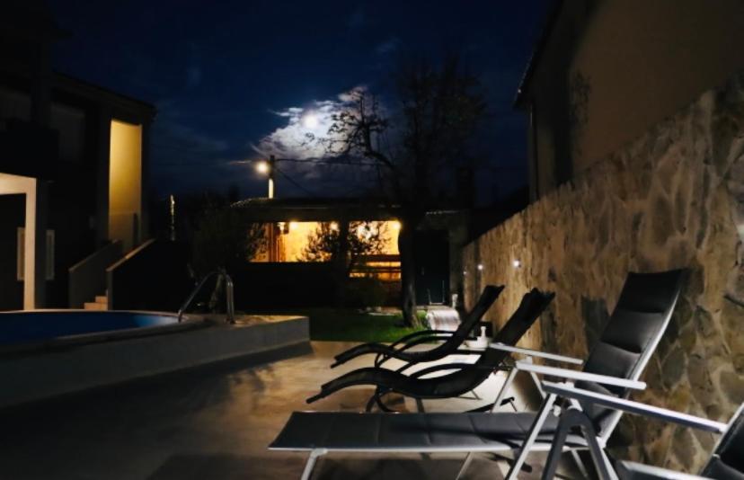 Iva Apartman Sa Bazenom Donji Zemunik 外观 照片