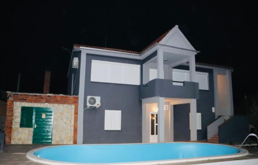 Iva Apartman Sa Bazenom Donji Zemunik 外观 照片