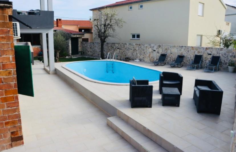 Iva Apartman Sa Bazenom Donji Zemunik 外观 照片