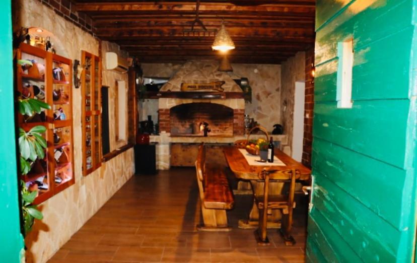 Iva Apartman Sa Bazenom Donji Zemunik 外观 照片