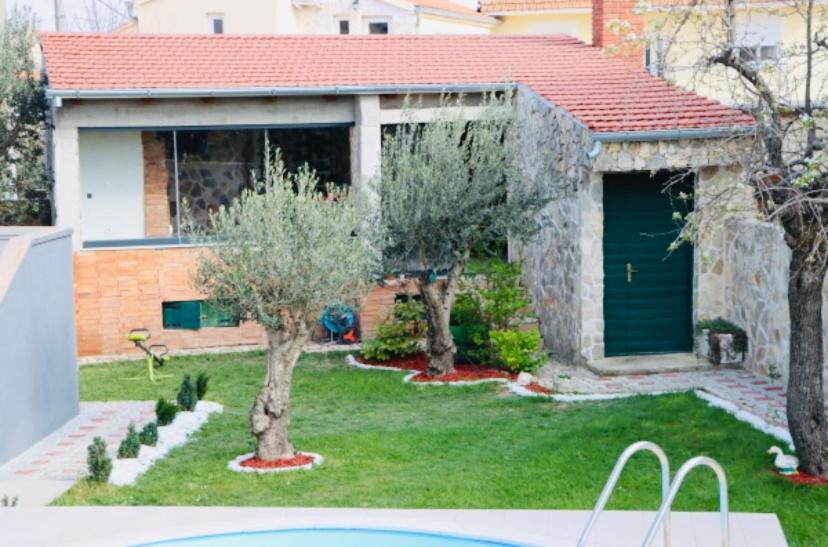 Iva Apartman Sa Bazenom Donji Zemunik 外观 照片