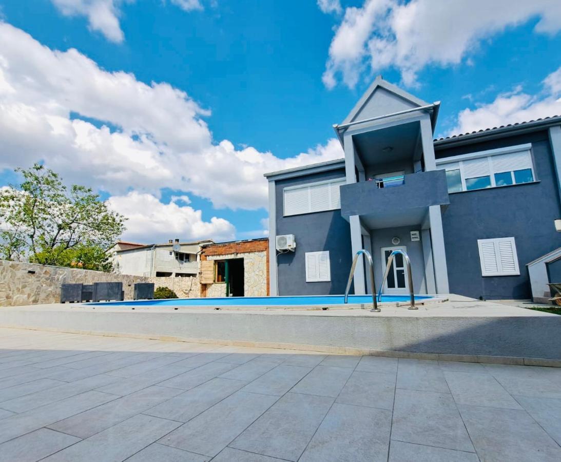 Iva Apartman Sa Bazenom Donji Zemunik 外观 照片