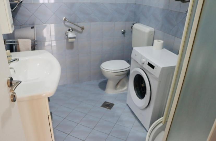 Iva Apartman Sa Bazenom Donji Zemunik 外观 照片